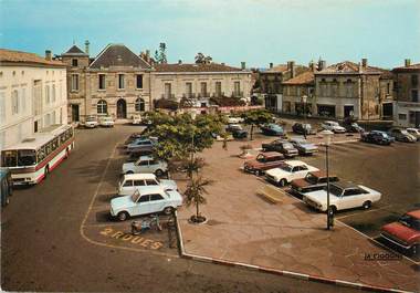 / CPSM FRANCE 33 "Saint André de Cubzac, la place Raoul Larche"