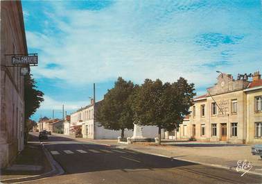 / CPSM FRANCE 33 "Saint Aubin de Blaye, la mairie et le monument aux morts"