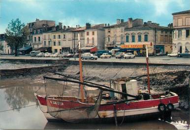 / CPSM FRANCE 33 "Pauillac, les quais, vue de l'embarcadère"