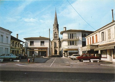 / CPSM FRANCE 33 "Salles, place de l'église"