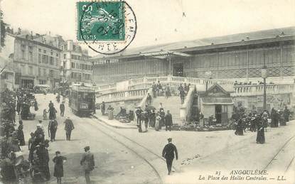 / CPA FRANCE 16 "Angoulême, la place des Halles centrales" /  TRAMWAY