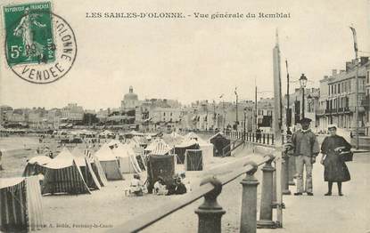 / CPA FRANCE 85 "Sables d'Olonne, vue générale du Remblai"