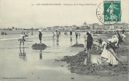 / CPA FRANCE 85 "Sables d'Olonne, panorama de la plage"