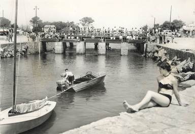 / CPSM FRANCE 34 "En flanant à Carnon plage"