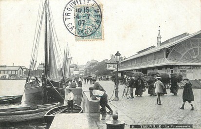 / CPA FRANCE 14 "Trouville, la poissonnerie"