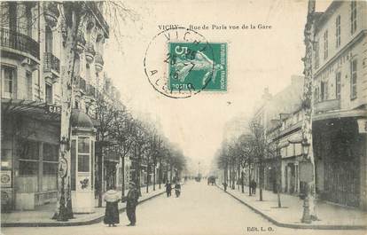 / CPA FRANCE 03 "Vichy, rue de Paris vue de la gare"