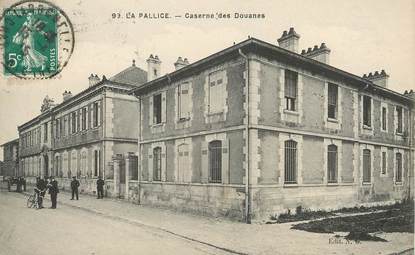 / CPA FRANCE 17 "La Pallice, caserne des douanes"