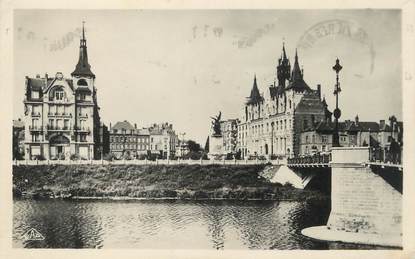 / CPSM FRANCE 08 "Mézières, pont de la Victoire et place de l'hôtel de ville"