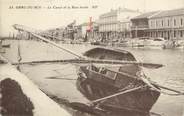 30 Gard / CPA FRANCE 30 "Grau du Roi, le canal et la Rive droite"