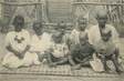 / CPA FRANCE 80 "Exposition Internationale d'Amiens 1906, village Sénégalais, un groupe d'enfants"