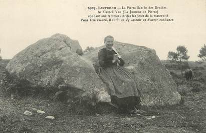 / CPA FRANCE 29 "Locronan, la pierre sacrée des Druides "