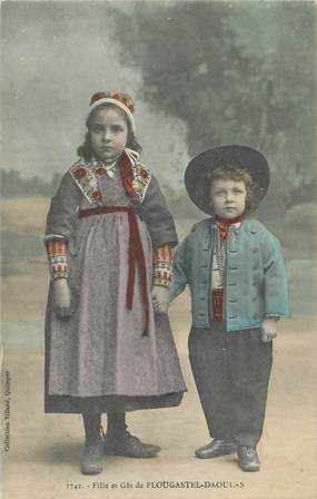 / CPA FRANCE 29 "Fille et Gâs de Plougastel Daoulas" / ENFANTS