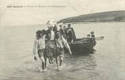 29 Finistere / CPA FRANCE 29 "Morgat, retour des grottes, le débarquement"