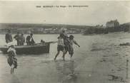 29 Finistere / CPA FRANCE 29 "Morgat, la plage, un débarquement"