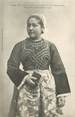 29 Finistere / CPA FRANCE 29 "Jeune fille de Ploaré, environs de Douarnenez" / FOLKLORE