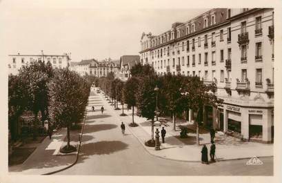 / CPSM FRANCE 88 "Vittel, av Ambroise Boulomié et les hôtels"