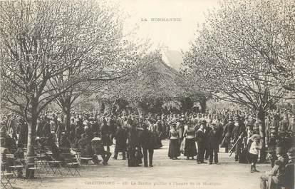 / CPA FRANCE 50 "Cherbourg, le jardin public à l'heure de la musique"