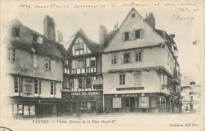 / CPA FRANCE 56 "Vannes, vieilles maisons de la place Henri IV"