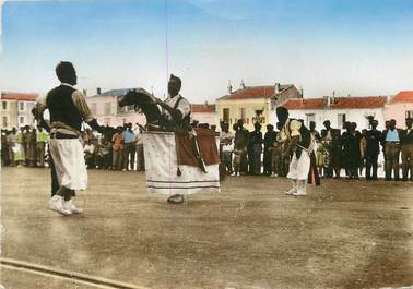 / CPSM FRANCE 34 "Mèze, le chevalet, danse folklorique du Languedoc"