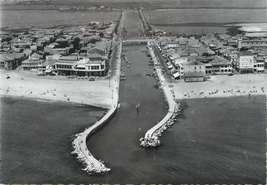 / CPSM FRANCE 34  "Palavas les Flots, vue générale aérienne sur la ville, le grand canal et l'embouchure"