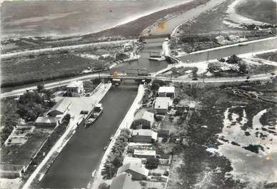 / CPSM FRANCE 34  "Palavas les Flots, vue aérienne sur le canal"