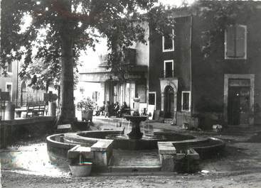 / CPSM FRANCE 34 "Saint Martin de Londres, la fontiane, café des autobus"