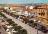 34 Herault / CPSM FRANCE 34 "Valras Plage, vue d'ensemble sur la place de la station balnéaire"