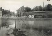 35 Ille Et Vilaine / CPSM FRANCE 35 "Redon, pêcheurs au carrelet sur la Vilaine"