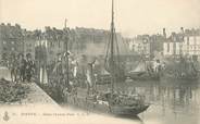 76 Seine Maritime / CPA FRANCE 76 "Dieppe, dans l'avant port "