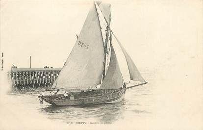 / CPA FRANCE 76 "Dieppe, bateau de pêche"