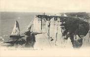 76 Seine Maritime / CPA FRANCE 76 "Etretat, les falaises et l'aiguille"