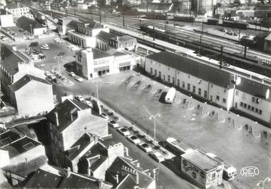 / CPSM FRANCE 36 "Châteauroux, la gare routière et la gare SNCF"