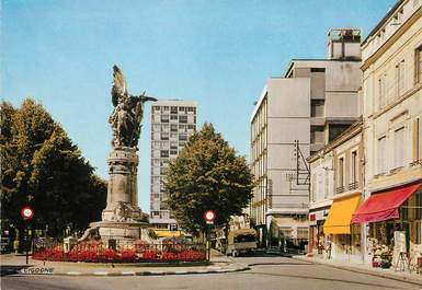 / CPSM FRANCE 36 "Châteauroux, place Gambetta"
