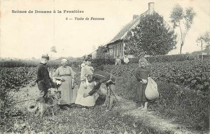 CPA DOUANE "Visite de femmes" / CHIEN