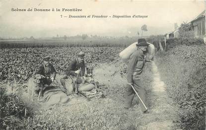 CPA DOUANE "douaniers et fraudeur" / CHIEN