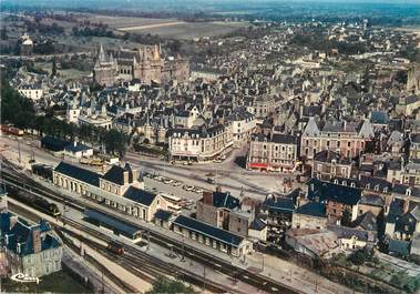 / CPSM FRANCE 35 "Vitré, vue aérienne, place de la gare"