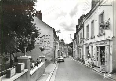 / CPSM FRANCE 37 "Vouvray, la rue du commerce"