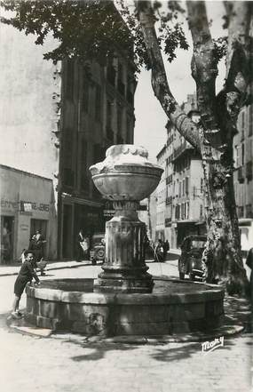 / CPSM FRANCE 83 "Toulon, place F Suchet, la fontaine"