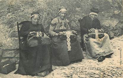 CPA FRANCE 43 "Le Puy en Velay, groupe de dentellières"