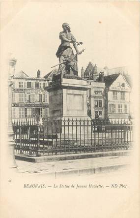 / CPA FRANCE 60 "Beauvais, la statue de Jeanne Hachette"