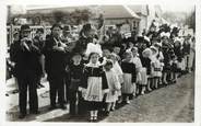 29 Finistere / CPSM FRANCE 29 "Défilé de jeunes Bretons un jour de fête"
