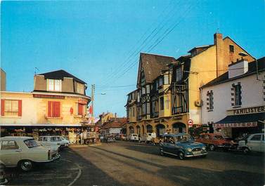 / CPSM FRANCE 72 "Pornichet, place Foch et av De Gaulle"