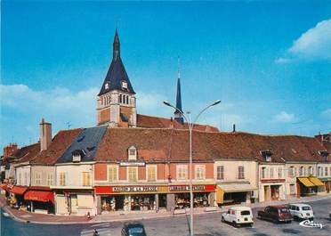 / CPSM FRANCE 45 "Lorris, l'église et la place du Martroi"