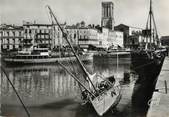 17 Charente Maritime / CPSM FRANCE 17 "La Rochelle, le quai Duperré et l'église Saint Sauveur "