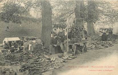 CPA FRANCE 44 "Guérande, Marchands de sabots"