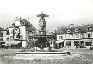 / CPSM FRANCE 77 "Melun, place Saint  Jean"