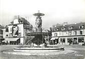 77 Seine Et Marne / CPSM FRANCE 77 "Melun, place Saint  Jean"