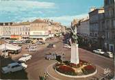 24 Dordogne / CPSM FRANCE 24 "Bergerac, le monument aux morts avec la rue du marché"