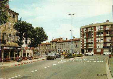 / CPSM FRANCE 42 "Montbrison, le carrefour Lyon Saint Etienne"