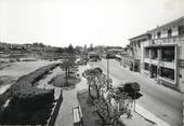 06 Alpe Maritime / CPSM FRANCE 06 "Saint Jean Cap Ferrat, la place et le port "